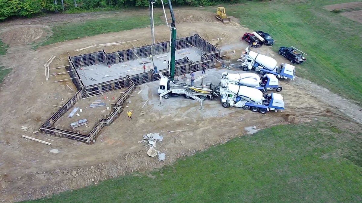 House being built on llot